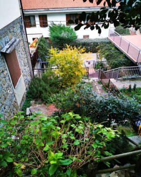One bedroom appartement with enclosed garden and wifi at Tosi